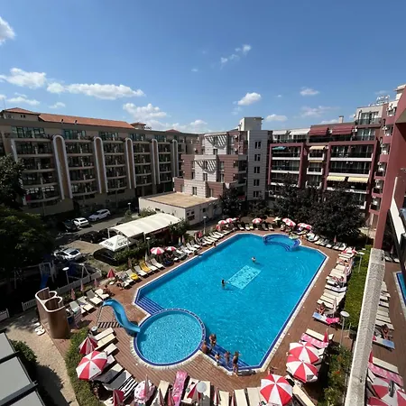 Admiral Plaza Colorful Apartmán *