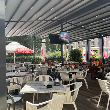 Admiral Plaza Colorful Apartman Napospart