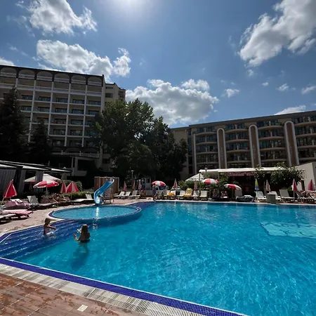 Admiral Plaza Colorful Apartman