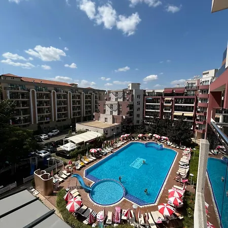 Admiral Plaza Colorful Napospart