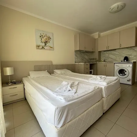 Admiral Plaza Colorful Apartman Napospart