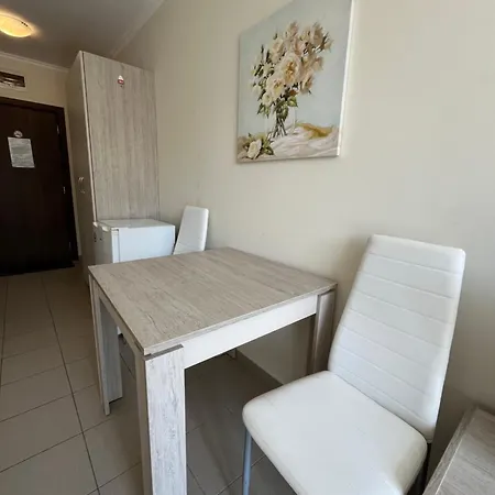 Admiral Plaza Colorful Apartman