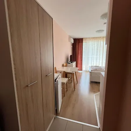 Admiral Plaza Colorful Apartment *